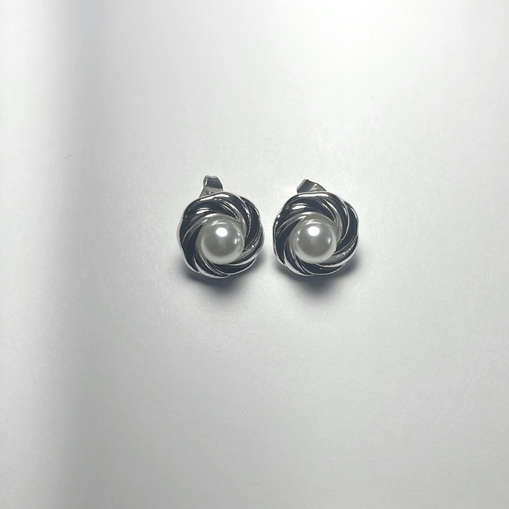 Elegant Silver and Pearl Earrings